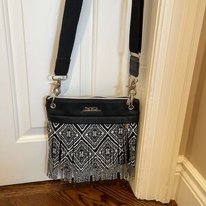 DOCA Fringe crossbody black & white geometric adjustable strap